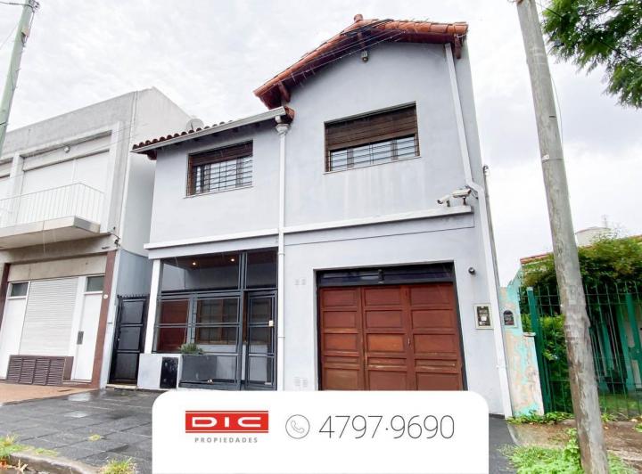 Casa · 240m² · 5 Ambientes · 1 Cochera