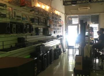 Local comercial · 258m² · 3 Ambientes · Local con Patio - Florida Mitre/este