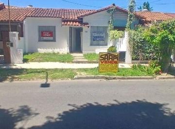 Casa de 3 ambientes, Tres de Febrero · Casa de 140 m² con 2 Dorm. en Venta en Ciudad Jardín