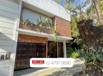 Casa · 160m² · 8 Ambientes · 1 Cochera · Casa 4 Dorm. Venta - Barrio Vicente López