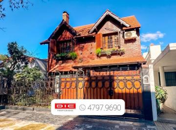 Casa · 234m² · 5 Ambientes · 1 Cochera · Casa 4 Dorm. Venta - Florida Oeste