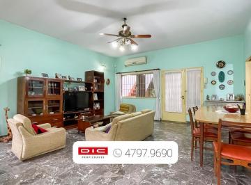Casa · 155m² · 4 Ambientes · 1 Cochera · Casa 3 Dorm. Venta - Barrio Vicente López
