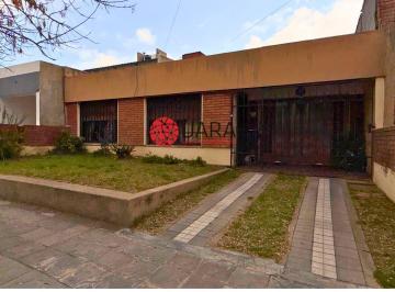Casa · 161m² · 4 Ambientes · 2 Cocheras · Casa en Venta Haedo Sud 1144 Bº Residencial Quintas Sta Ana