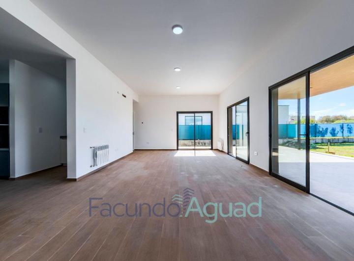 Casa · 135m² · 7 Ambientes · 2 Cocheras