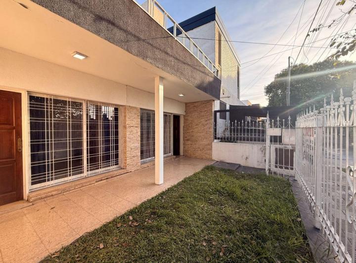 Casa · 146m² · 4 Ambientes · 2 Cocheras