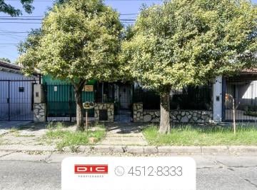 Casa · 113m² · 3 Ambientes · 1 Cochera · Chalet 2 Dorm. Venta - Carapachay
