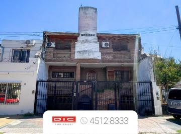 Casa · 234m² · 7 Ambientes · 2 Cocheras · Chalet 3 Dorm. Venta - Munro
