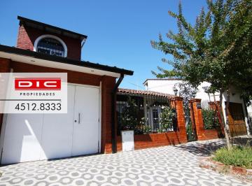 Casa · 110m² · 4 Ambientes · 4 Cocheras · Chalet 4 Ambientes Venta - Villa Adelina