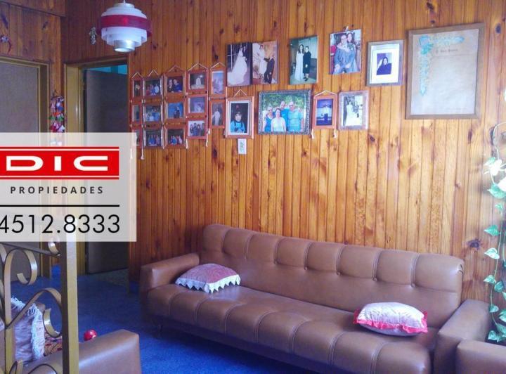 Casa · 229m² · 4 Ambientes · 1 Cochera