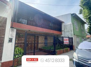 Casa · 234m² · 5 Ambientes · 3 Cocheras · Chalet 2 Dorm. Venta - Carapachay