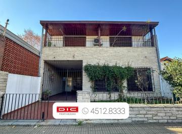 Casa · 181m² · 5 Ambientes · 1 Cochera · Casa 4 Dorm. Venta - Munro