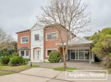 Casa · 340m² · 6 Ambientes · 4 Cocheras · Venta Casa 4 Dorm. Kentucky Funes