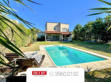 Casa · 245m² · 6 Ambientes · Casa 4 Dorm. Venta - Santa Teresa