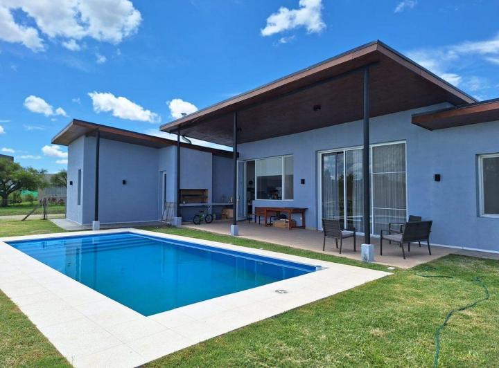 Casa · 160m² · 4 Ambientes · 3 Cocheras