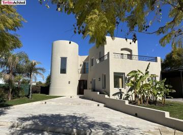 Casa · 386m² · 6 Ambientes · 2 Cocheras · Casa Al Río en El Yacht, Nordelta