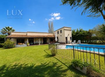 Casa · 213m² · 5 Ambientes · 4 Cocheras · Casa en Venta de 5 Ambientes en Villanueva Una Planta Apta Credito Luminosa Moderna