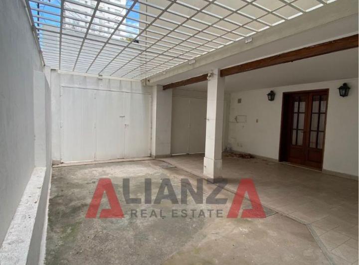 Casa · 160m² · 7 Ambientes · 1 Cochera