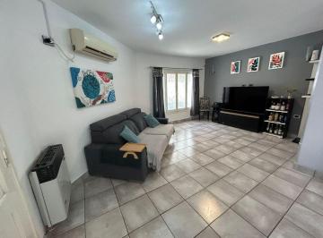 Casa · 130m² · 4 Ambientes · 2 Cocheras · Venta Casa 3 Dorm. Refaccionada Alto Alberdi