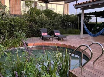 Casa · 130m² · 6 Ambientes · 1 Cochera · Rignana