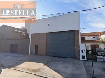 Bodega-Galpón · 240m² · Galpón 240 m² C/ Entre Piso y Oficina - 2 Baños - Lomas del Mirador