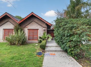 Casa · 220m² · 4 Ambientes · 2 Cocheras · Casa en Venta en Country San Diego Moreno