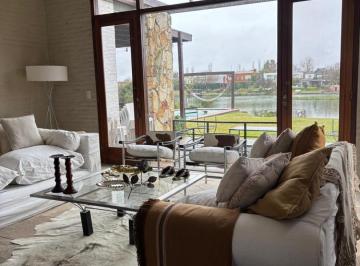 Casa · 236m² · 4 Ambientes · Casa en Venta a La Laguna con Muy Buena Calidad Constructiva y Excelentes Vistas.