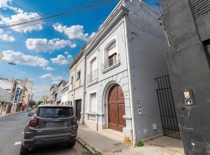 Casa · 320m² · 6 Ambientes · 1 Cochera
