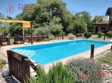 Casa · 3000m² · 4 Dormitorios · 2 Cocheras · Cabañas + Piscina en Traslasierra