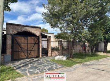 Casa de 4 ambientes, Esteban Echeverría · Venta Luis Guillón Casa de 4 Ambientes en Buen Estado con Patio y Cochera