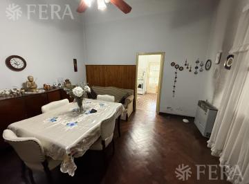 Casa · 90m² · 3 Ambientes · Venta de Casa 3 Ambientes con Jardín en Bernal