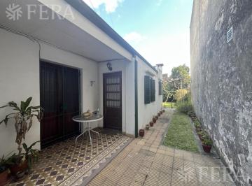 Casa · 90m² · 3 Ambientes · Venta de Casa 3 Ambientes con Jardín en Bernal