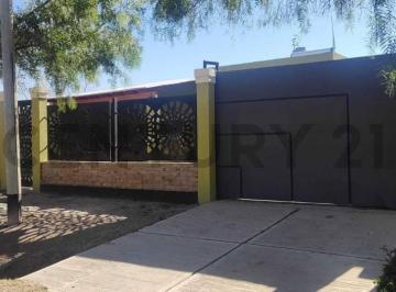 Casa · 100m² · 5 Ambientes · 1 Cochera · Casa en Venta en Barrio Las Rosas 5, Guaymallén