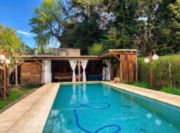 Casa · 130m² · 4 Ambientes · 2 Cocheras · Parque Exaltacion. 3 Dorm.. Quincho. Deck con Sauna y Jakuzzi