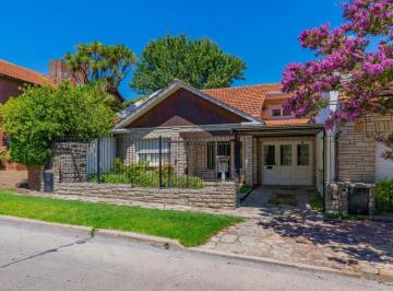 Casa · 90m² · 4 Ambientes · 1 Cochera · Venta Chalet 4amb Estado Original Muy Bueno S 5 Cuadras de Guemes