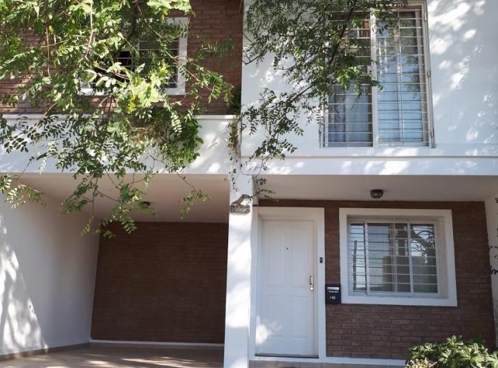 Casa · 120m² · 6 Ambientes · 2 Cocheras