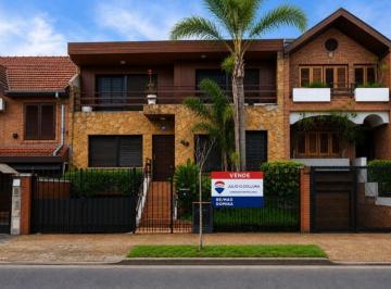 Casa · 250m² · 5 Ambientes · 1 Cochera · Importante Casa Se Vende en Colectora de Gral Paz