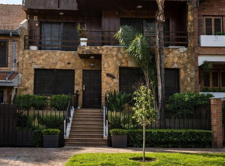 Casa · 250m² · 5 Ambientes · 1 Cochera