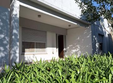 Casa · 291m² · 7 Ambientes · 4 Cocheras · Casa con Quincho y un Departamento de un Dormitorio