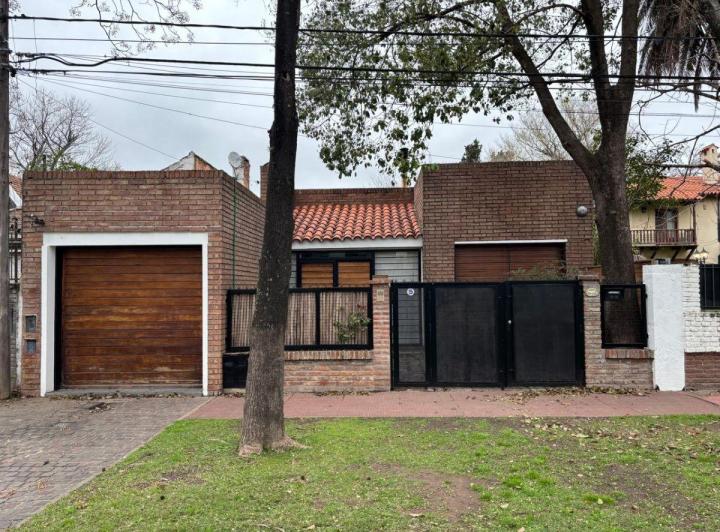 Casa · 180m² · 3 Ambientes · 1 Cochera