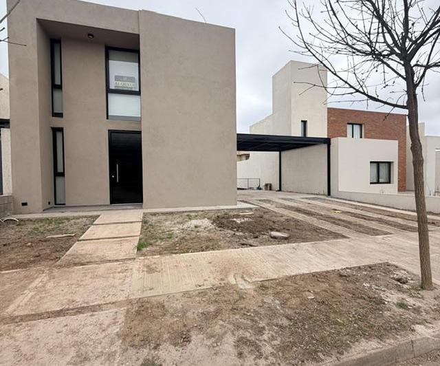 Casa · 184m² · 7 Ambientes · 2 Cocheras