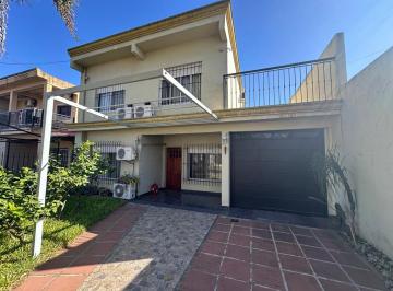 Casa · 180m² · 7 Ambientes · 1 Cochera · Venta de Casa 7 Ambientes en 2 Plantas con Cochera