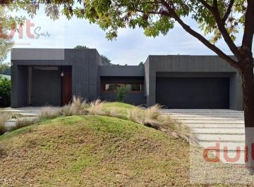 Casa · 440m² · 10 Ambientes · 2 Cocheras · Hermosa Casa en Cañuelas Golf! en Alquiler!