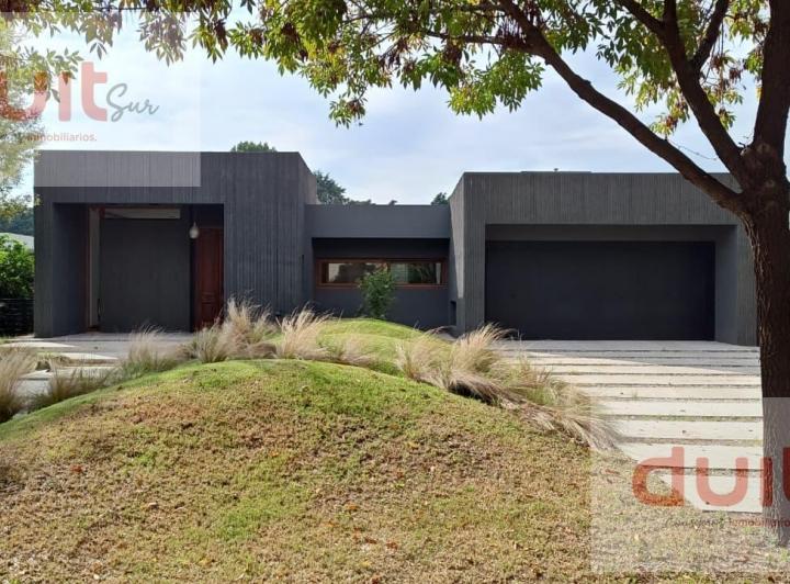 Casa · 440m² · 10 Ambientes · 2 Cocheras