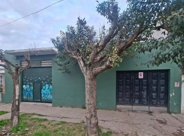 Casa · 87m² · 1 Cochera · Garaje y Local (Opcion Vivienda Lindera) en Venta. Ituzaingo Norte