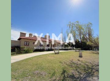 Casa · 200m² · 3 Dormitorios · 1 Cochera · Casa en Venta en El Tipal Club de Campo