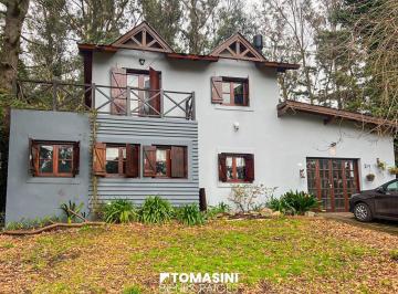Casa · 133m² · 4 Ambientes · 1 Cochera · Chalet De4 Ambientes de Dos Plantas con Garage y Parrilla
