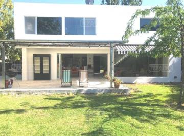 Casa · 205m² · 4 Ambientes · Casa en Venta Ubicado en Santa Catalina, Villanueva