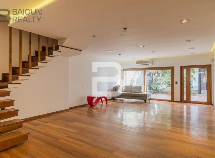Casa · 400m² · 7 Ambientes · 2 Cocheras
