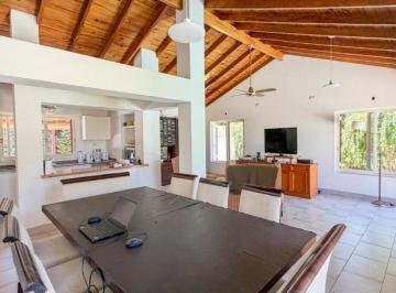 Casa · 212m² · 5 Ambientes · 1 Cochera · Casa en Venta en Mapuche Country Club