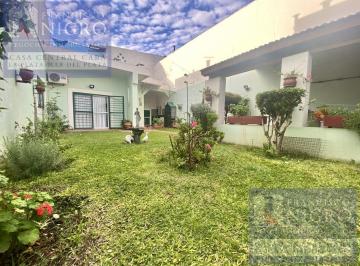 Casa · 162m² · 4 Ambientes · 1 Cochera · Venta Casa Doble Frente - Posible Galpón con Mas Estacionamiento. - Usam